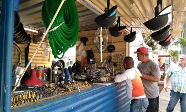 hardware-shopping-cuban-style